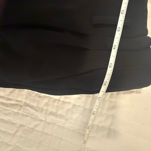 Vince Black Pleated Dress Shorts Women’s Size 12 Tailored High Waist - Picture 5 of 8